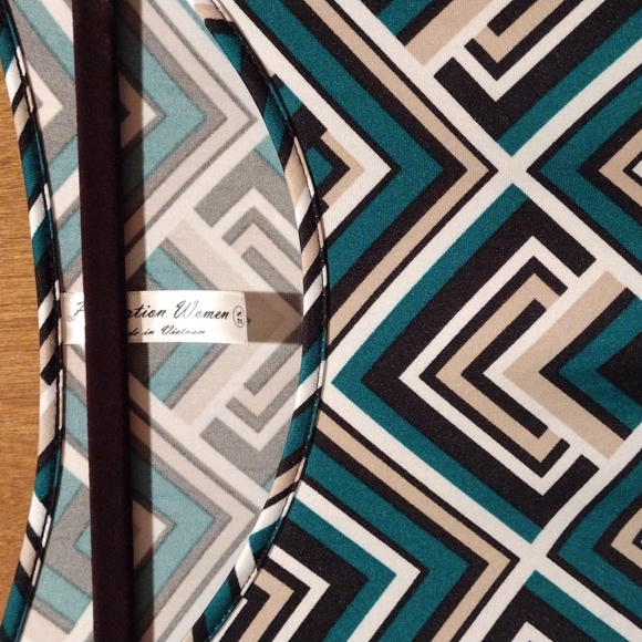 Geometric Top - Picture 3 of 4